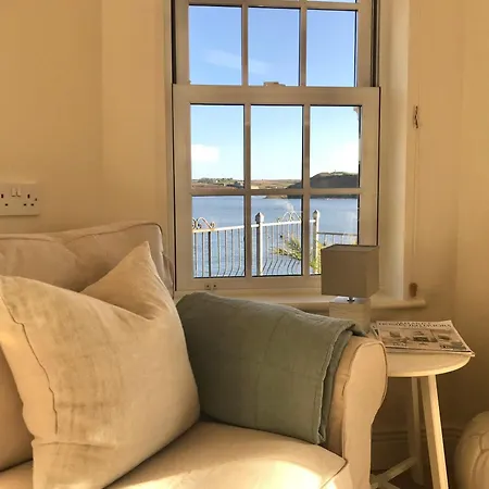 בית הארחה Waterfront Chic *