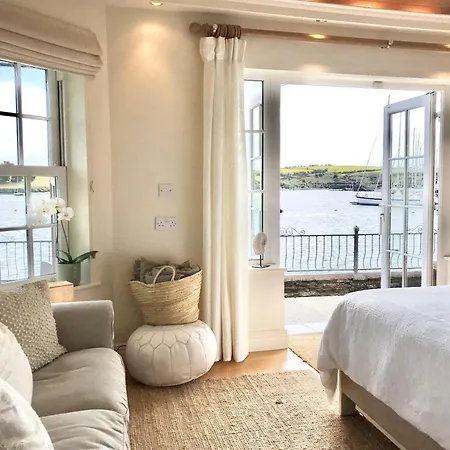בית הארחה Waterfront Chic *
