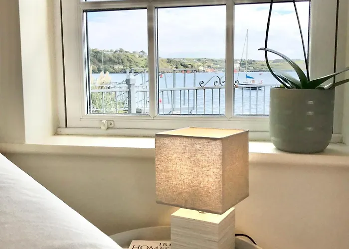 Πανσιόν Waterfront Chic